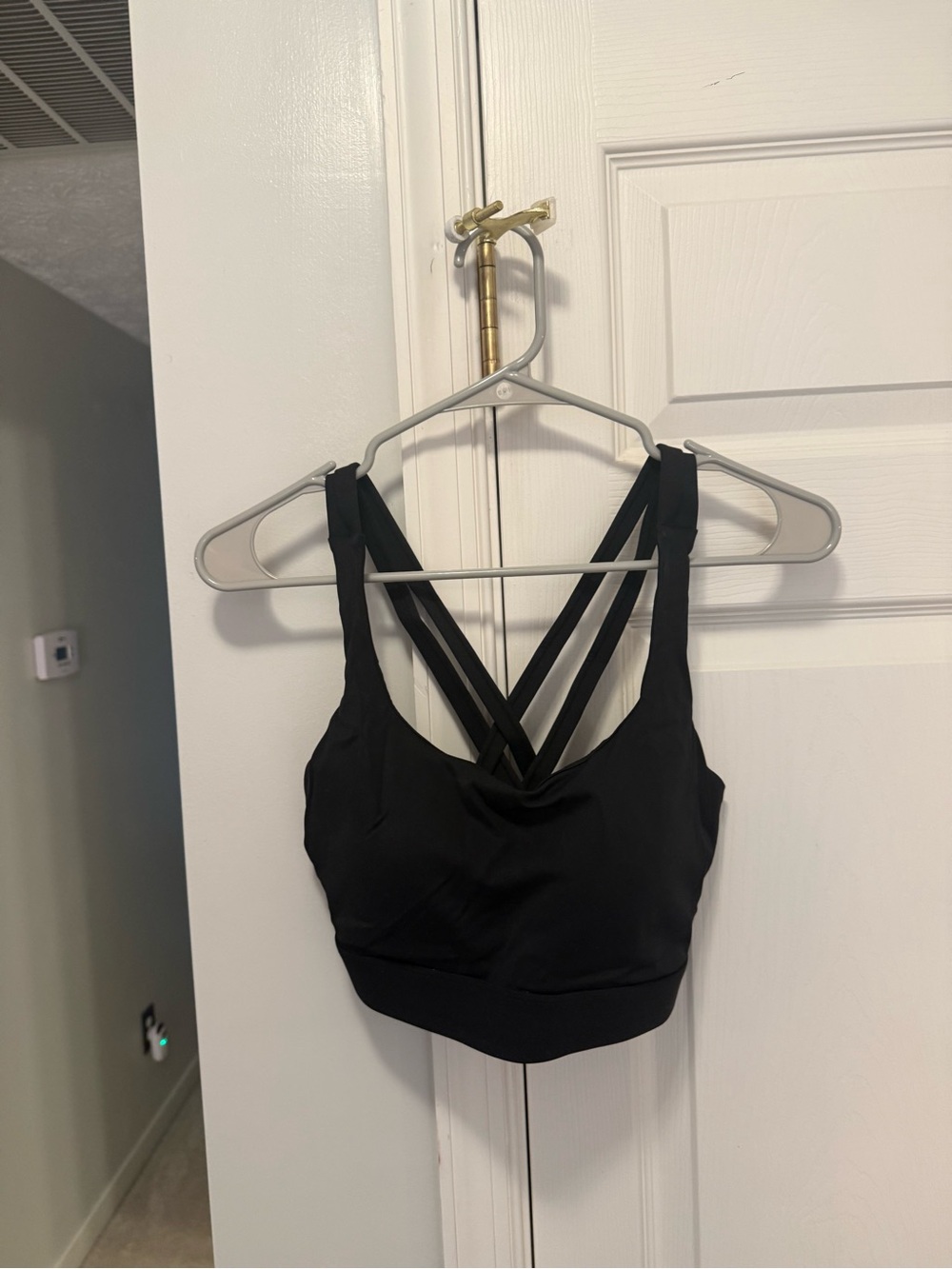 Running girl Black Strappy Sports Bra large Women never worn no tags